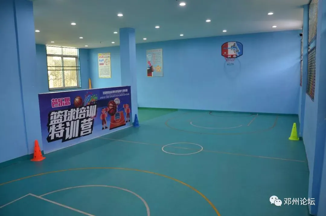 如何根据篮球比赛的不同阶段调整力量训练强度?_1